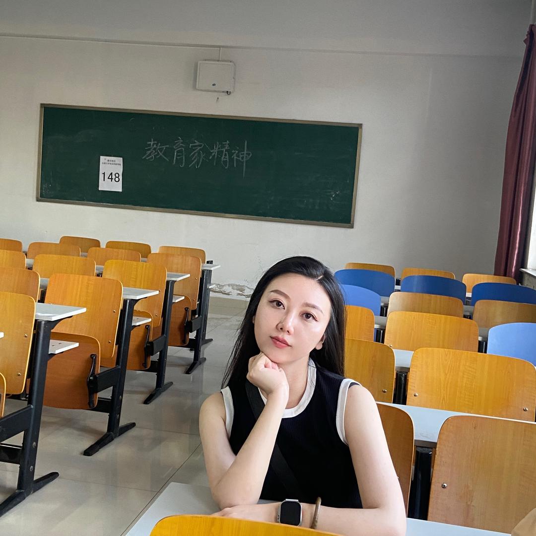 桃蜜爱吃冰淇淋