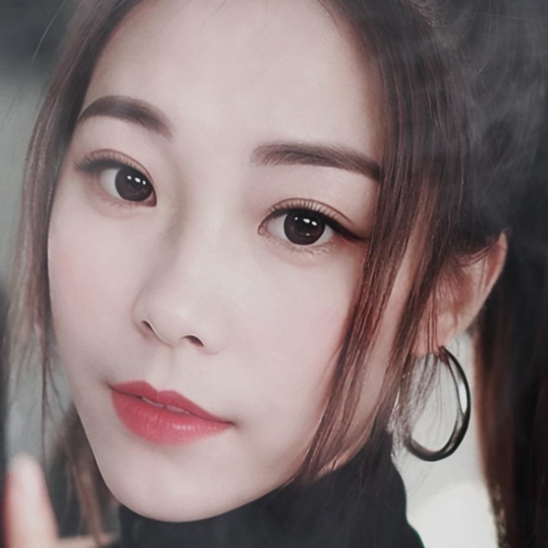 何小姐卷边打裥缩裥