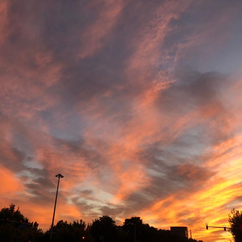 不慌不慌，太阳下山有月光