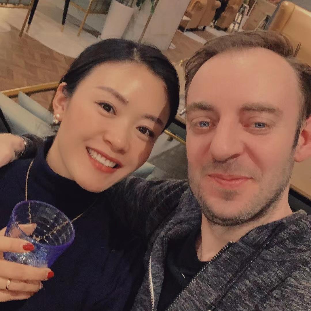 俩混血儿的妈