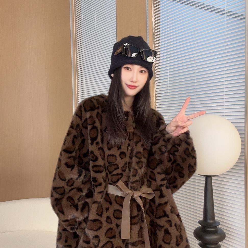 月月轻奢服饰