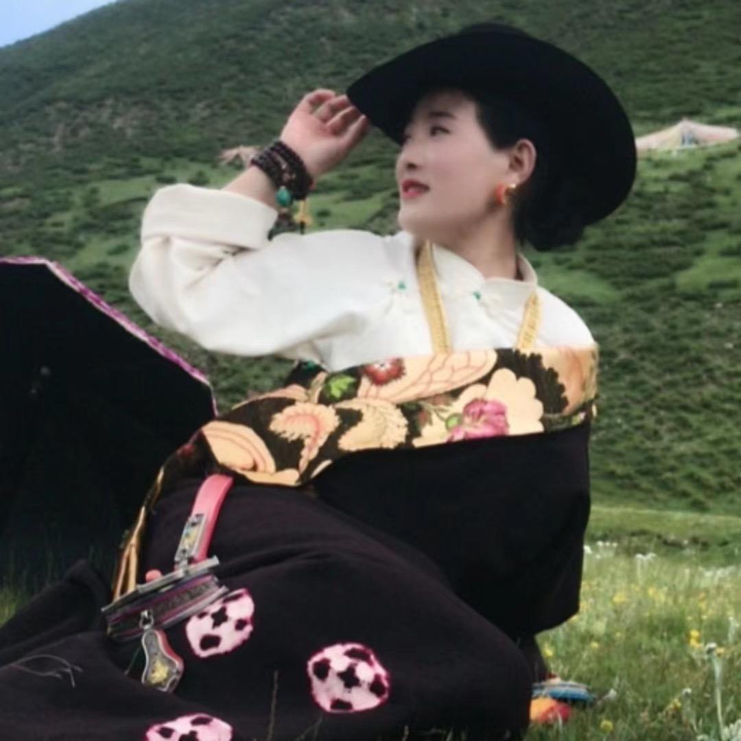 色达县杂亚尔服饰店