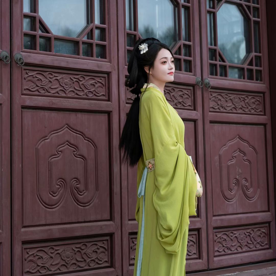 Lily🌸桃桃小燕子吃不饱