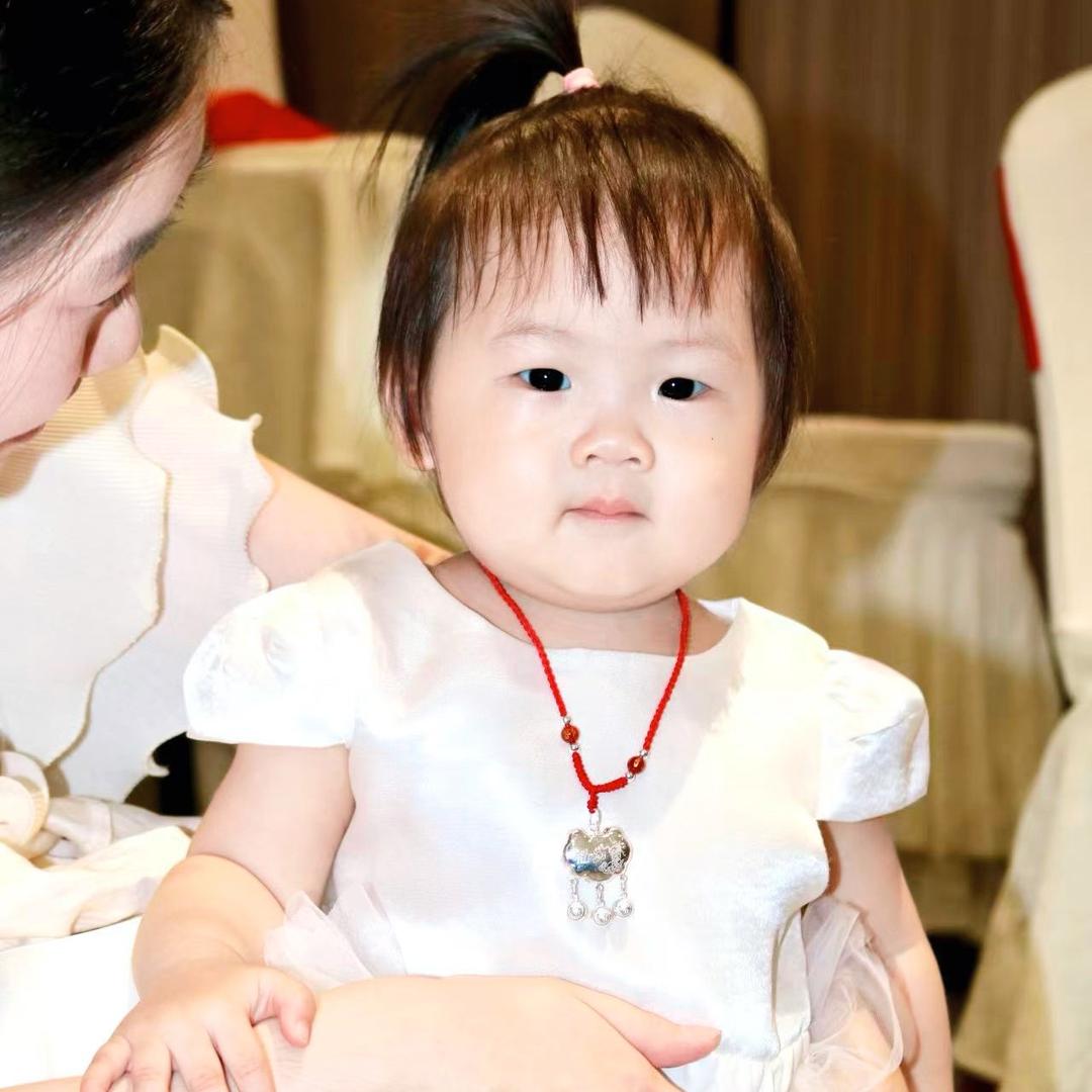 是朵朵呀👧🏻～🐉