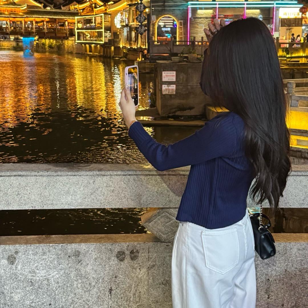 玲玲（52号小姐姐）