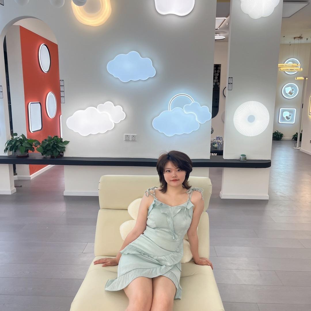 成都华雪梦宇灯饰有限公司