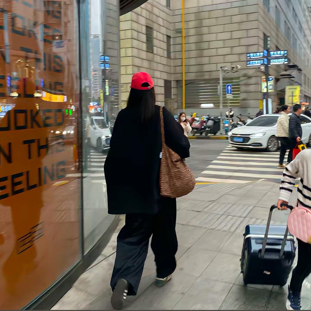 不过尔尔.
