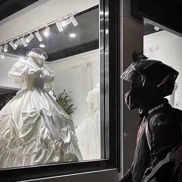 一个迷人的小帅哥