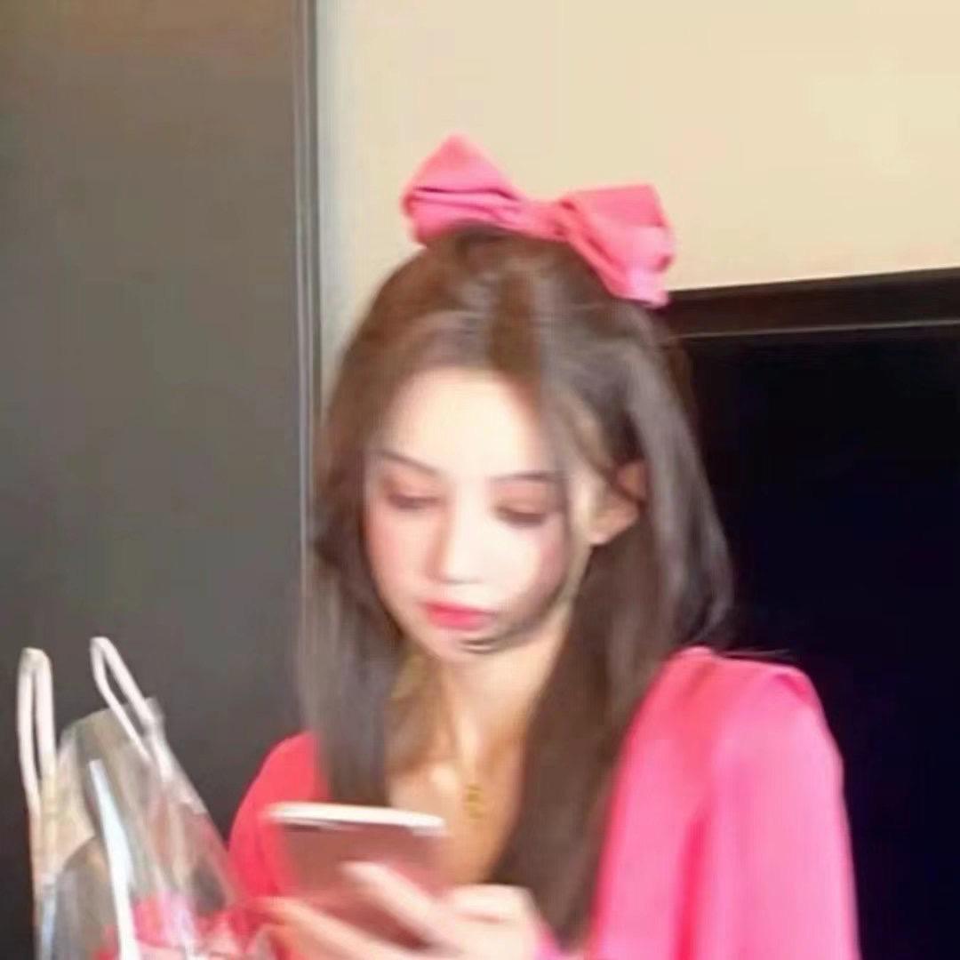 才没有脸红