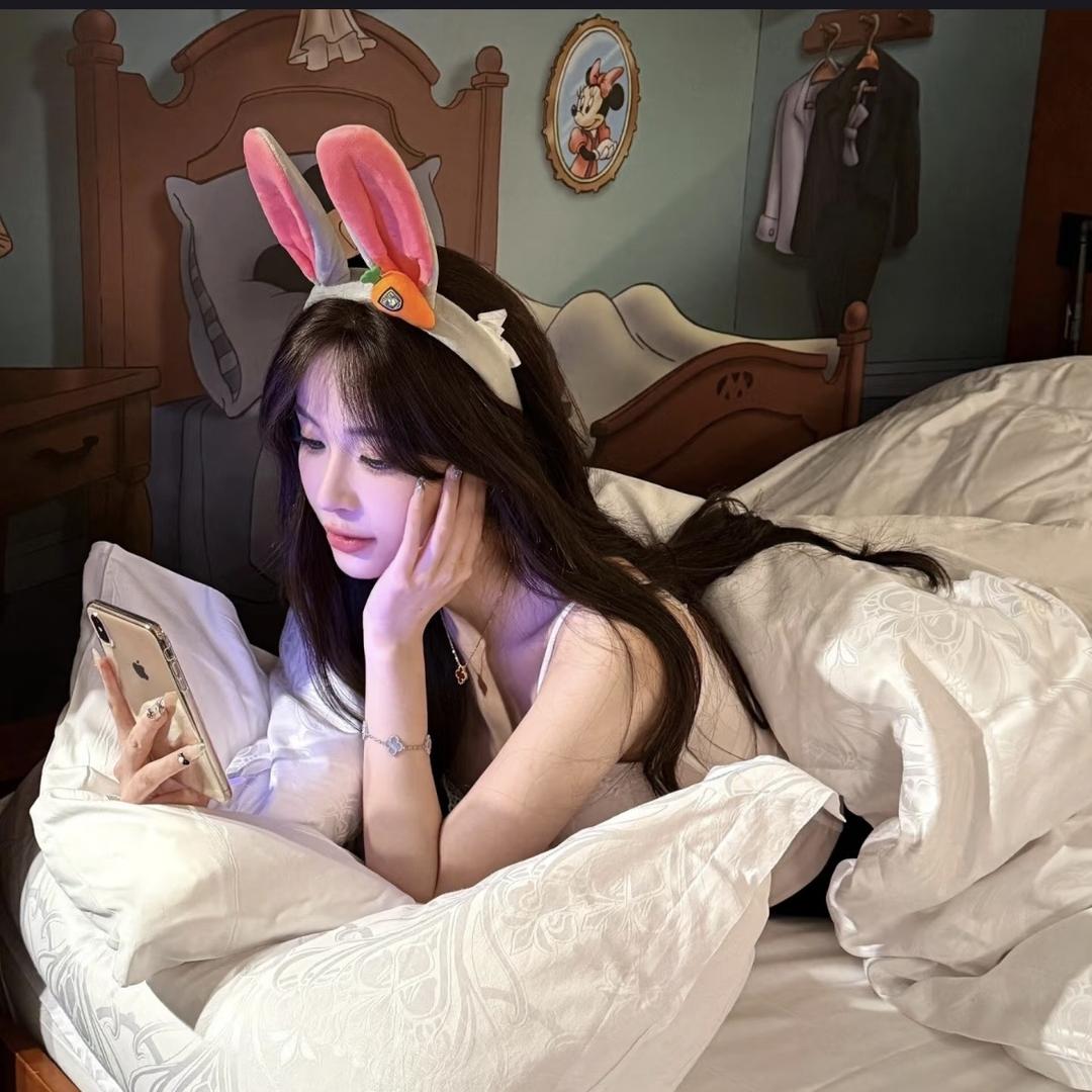 腼腆小美