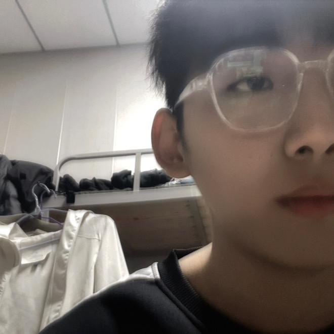 杨杨得意😎.
