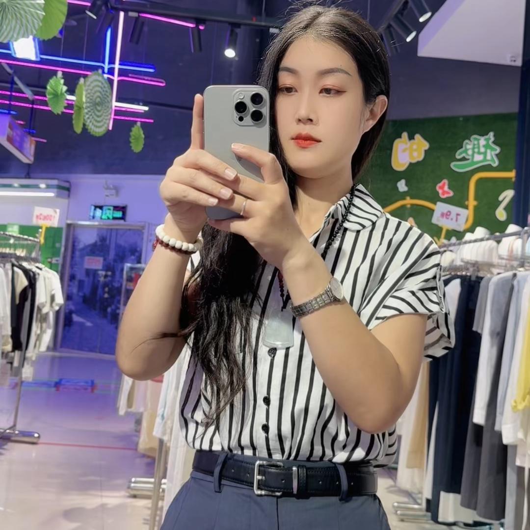 米欧女装（四通镇家庭茂二楼）