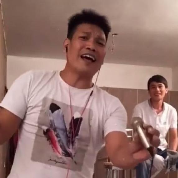 刷墙哥（街头演艺）@抖音