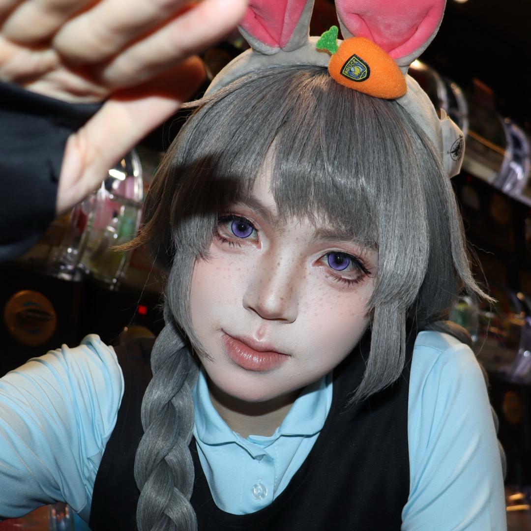 七彩飞天大蟑螂