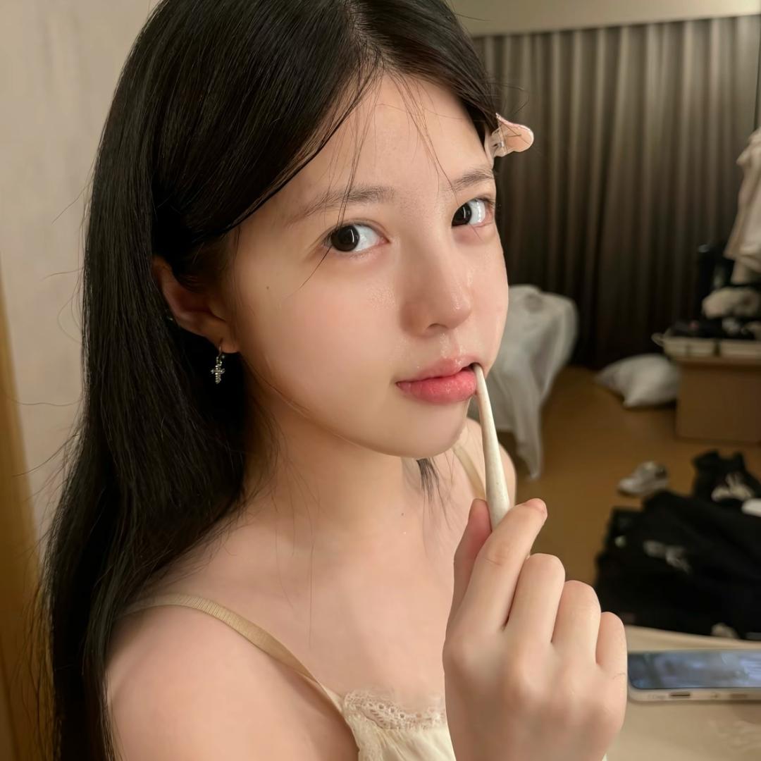 在楼下.