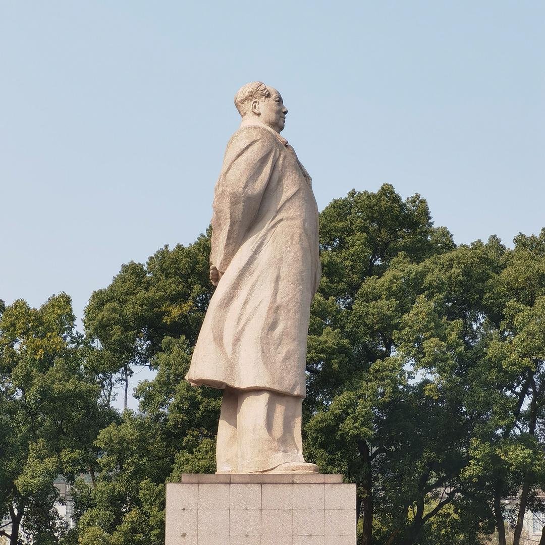 向龙教官变形记