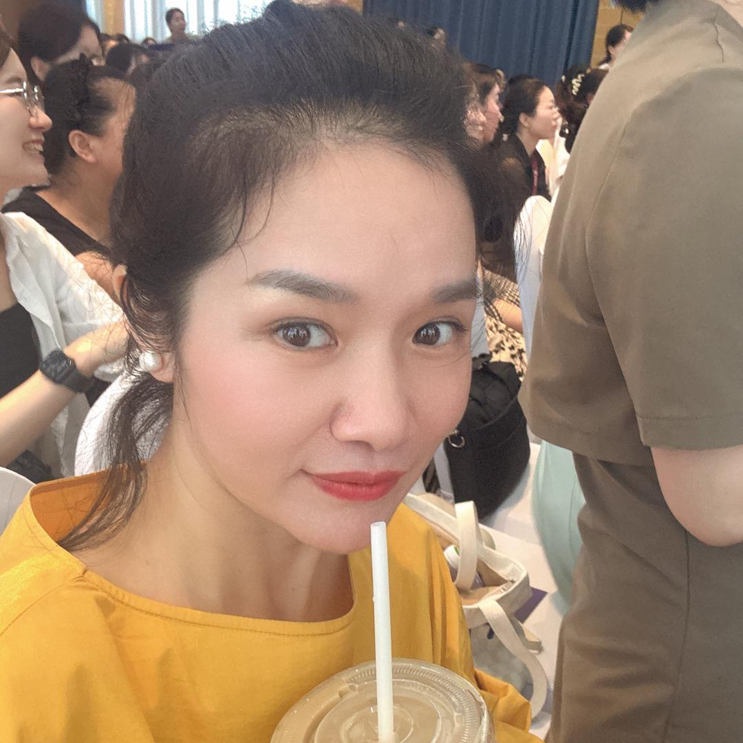 嗨~
