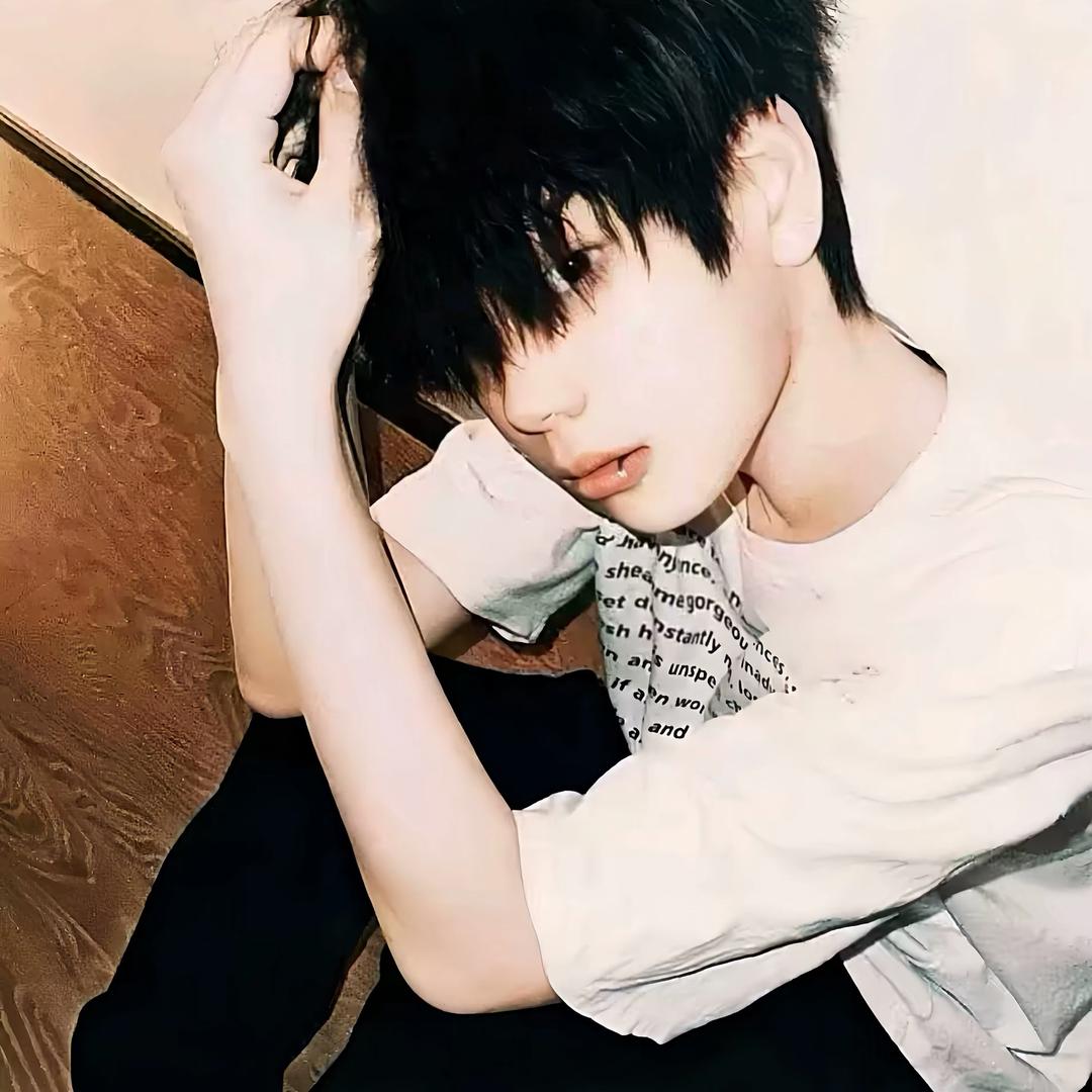 人傻嘴不甜长的不帅还没钱