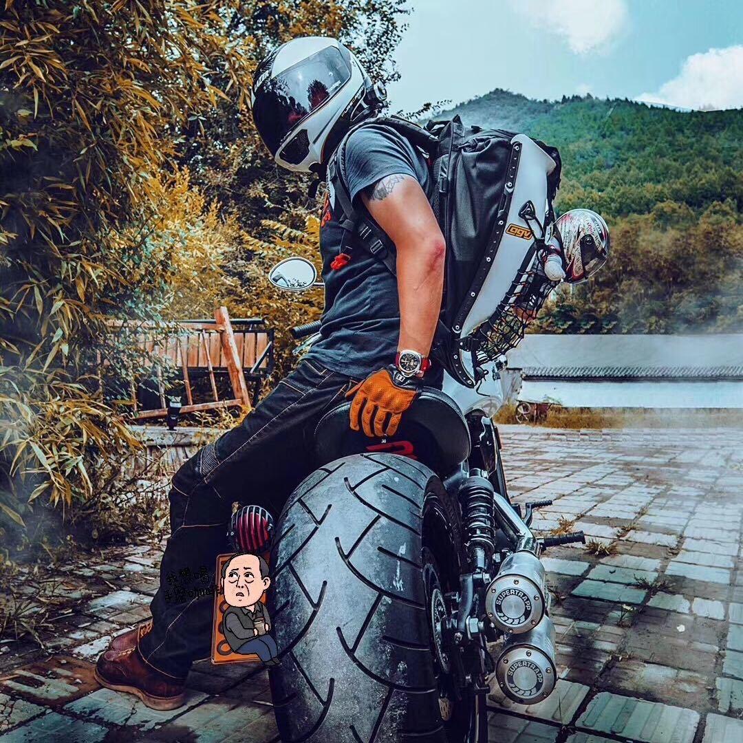 嘉炜喜欢摩托