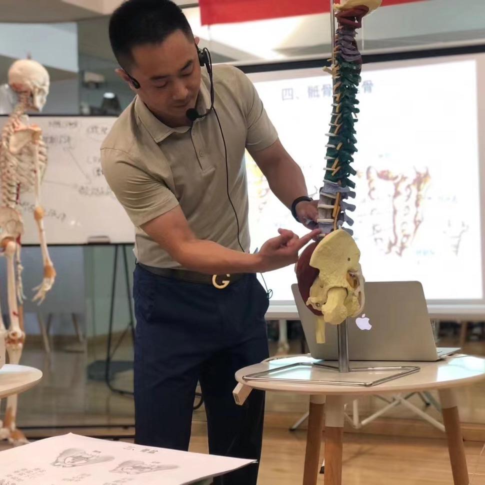 康舒普拉提创始人李居耀