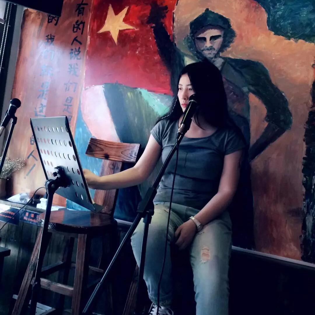 翠花也是一朵艳丽花