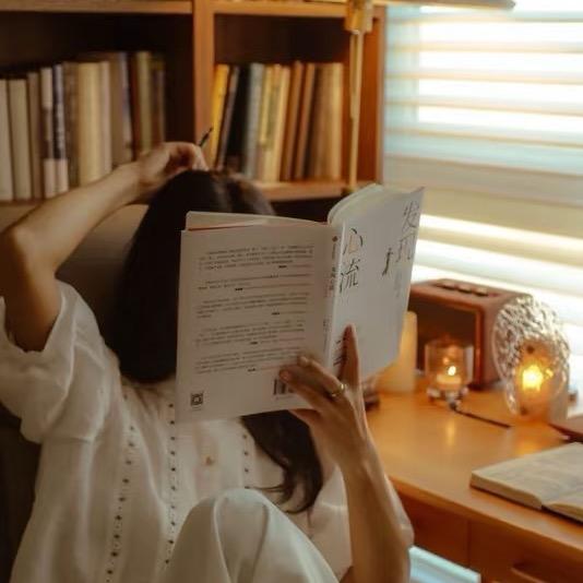 阿雅的花儿🌺与书📖