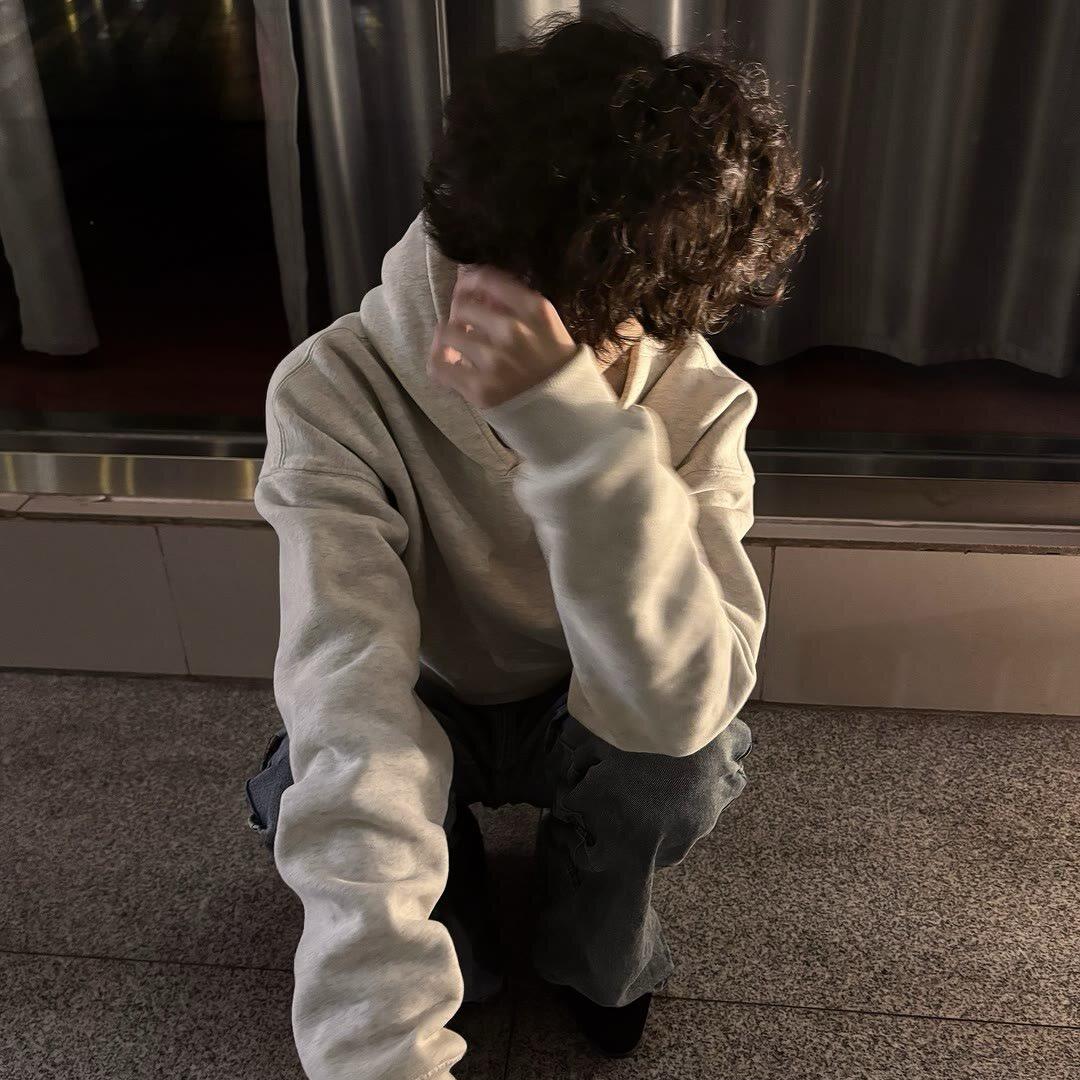 910