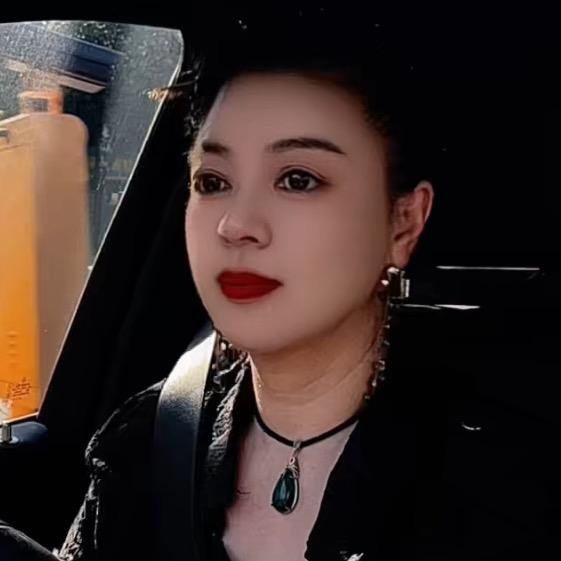 月莲高端四季服装