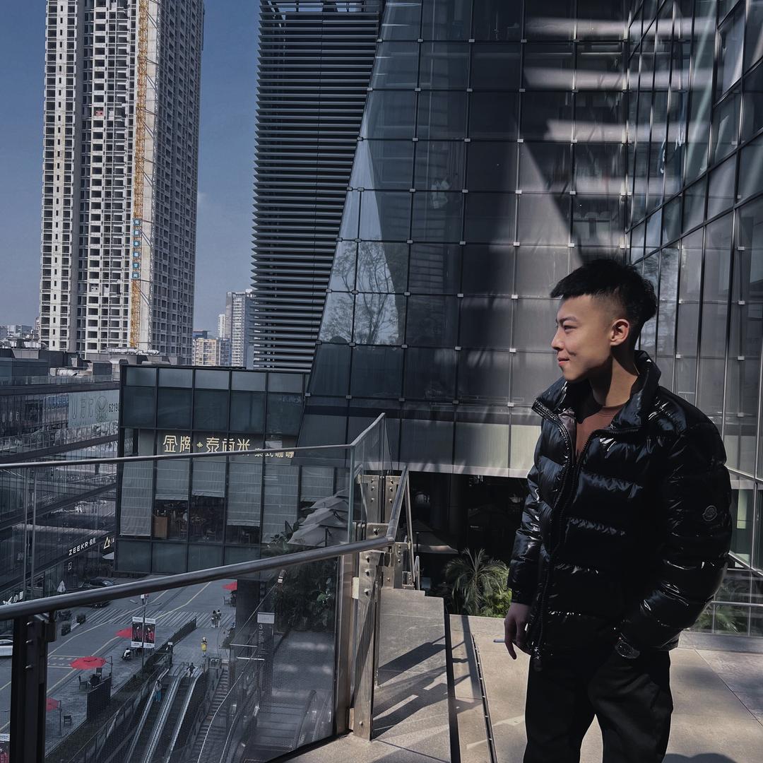 - 🪩浩宇 🏄‍♂️