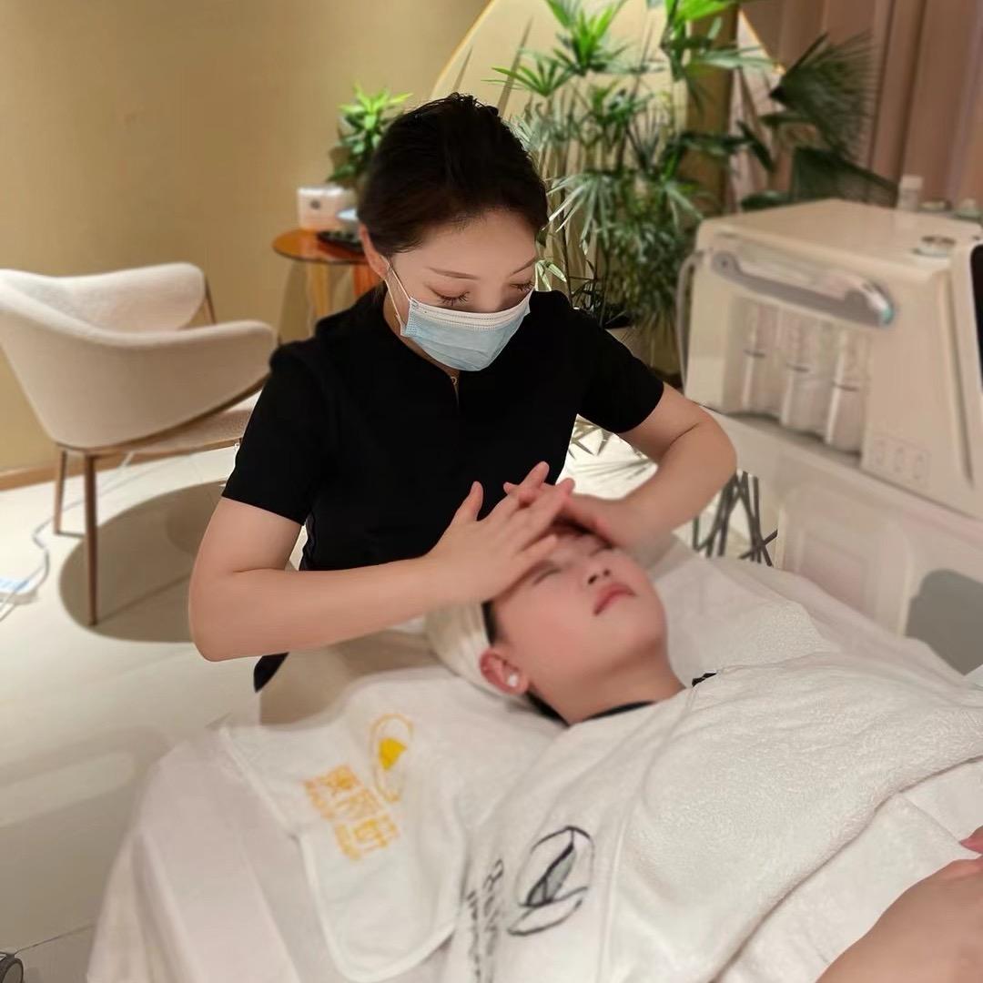 康丽研 欢欢 探美容院