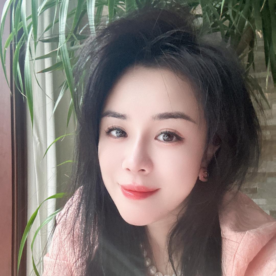杨依依
