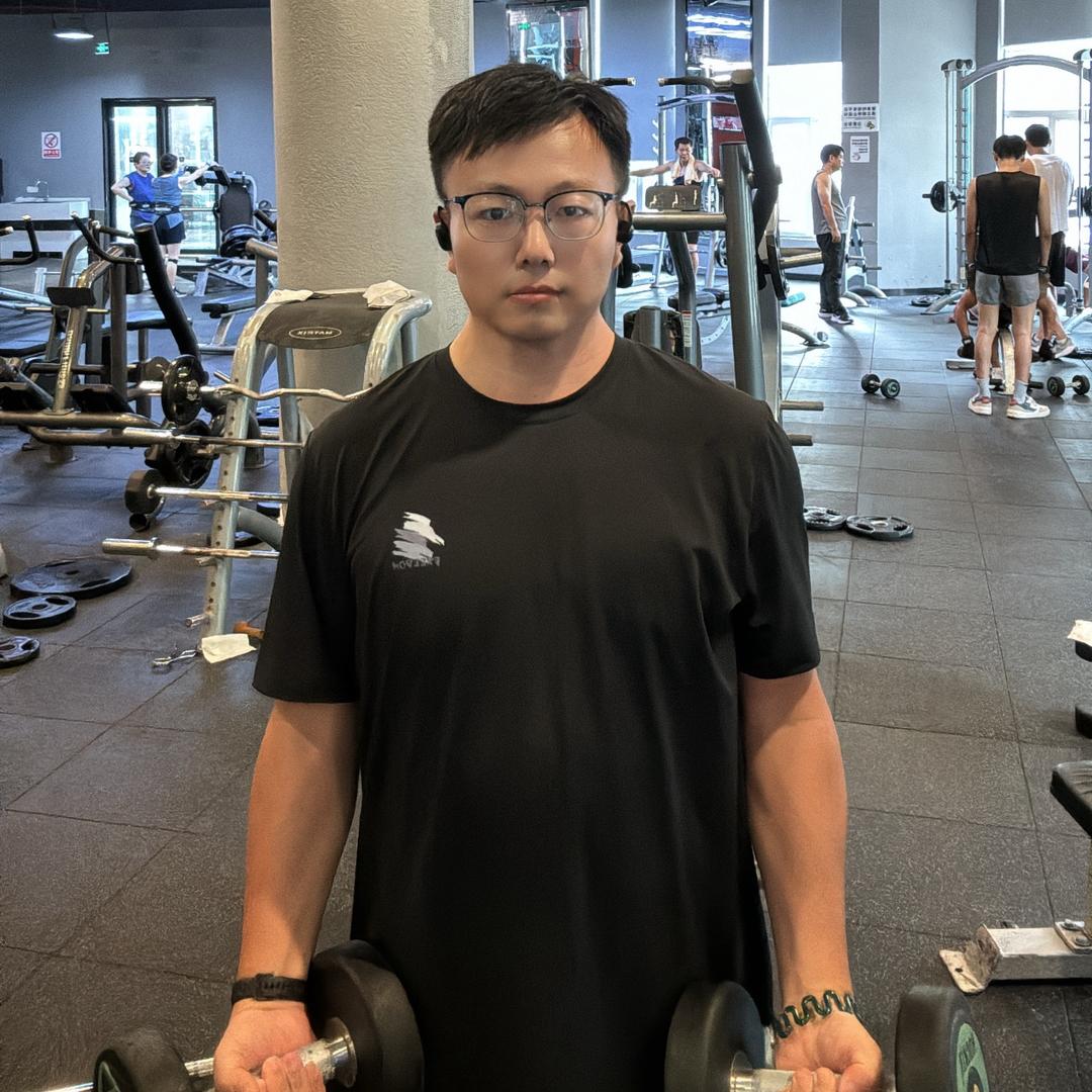 八块腹肌摄影师小歌