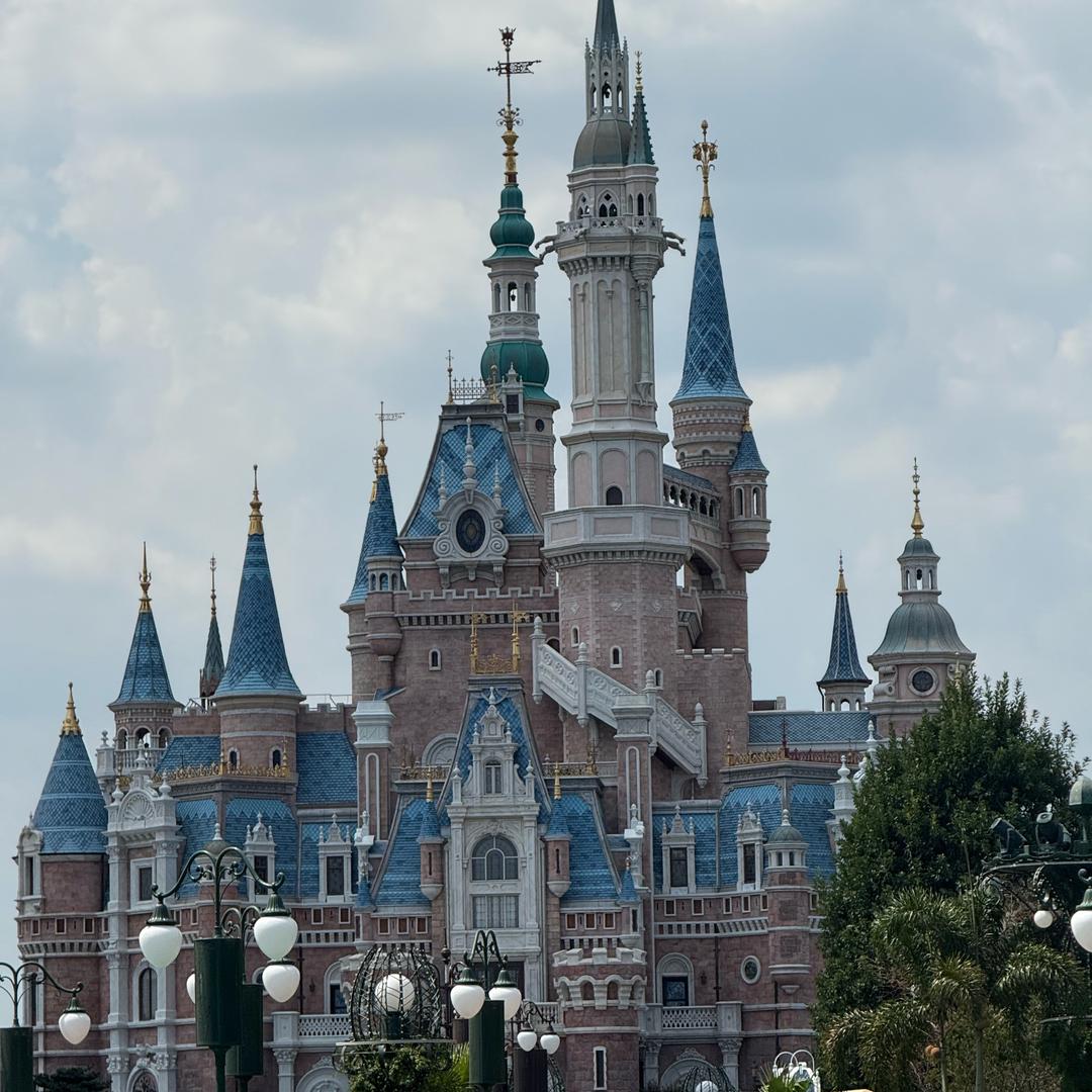 上迪乐园带玩管家小婷