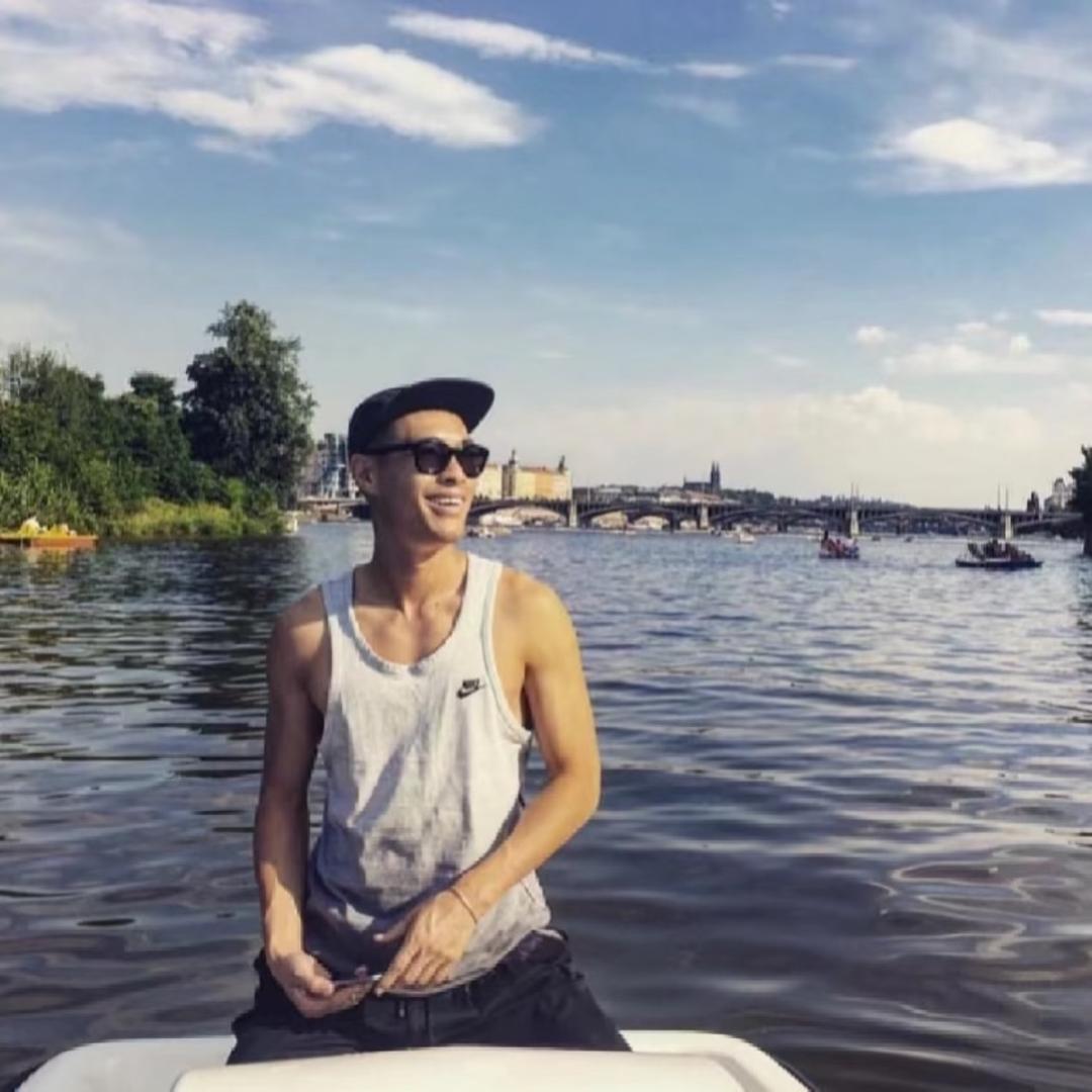 是禿子总会发光