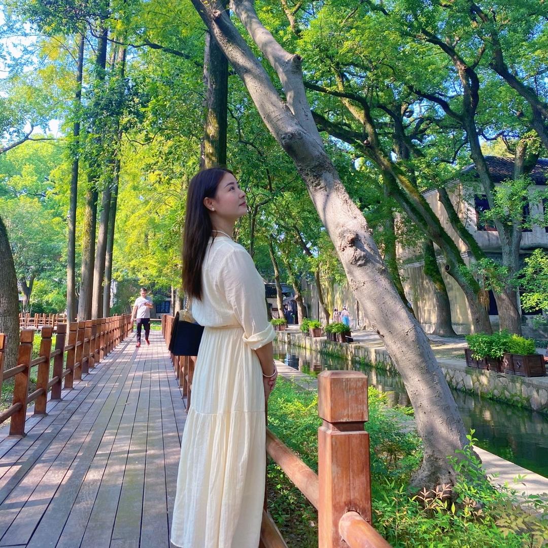 @梁丽
