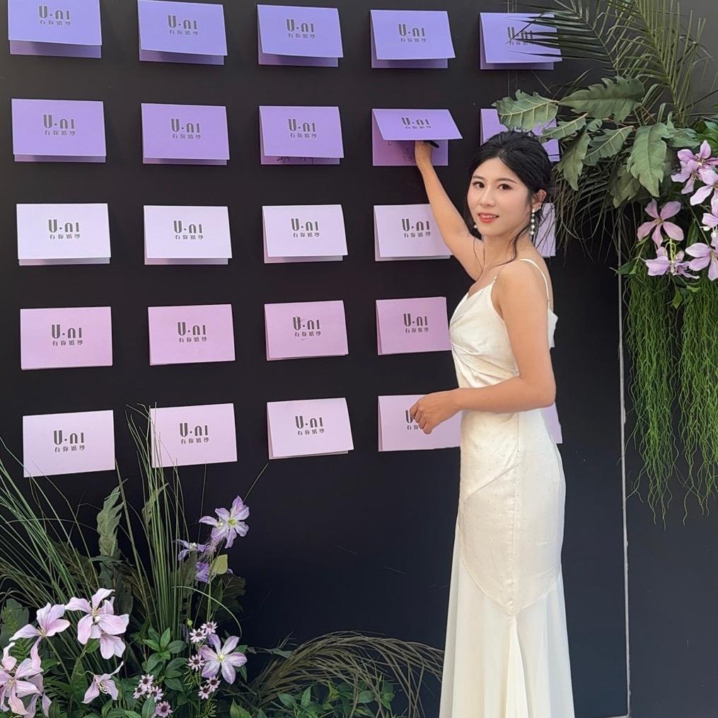 U.ni婚纱 主理人-红红