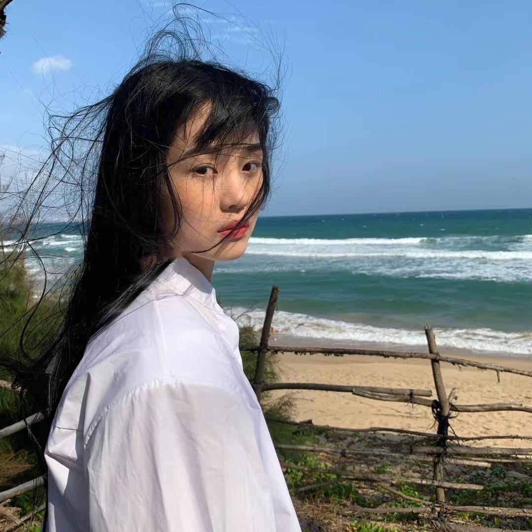谭嘚嘚服饰