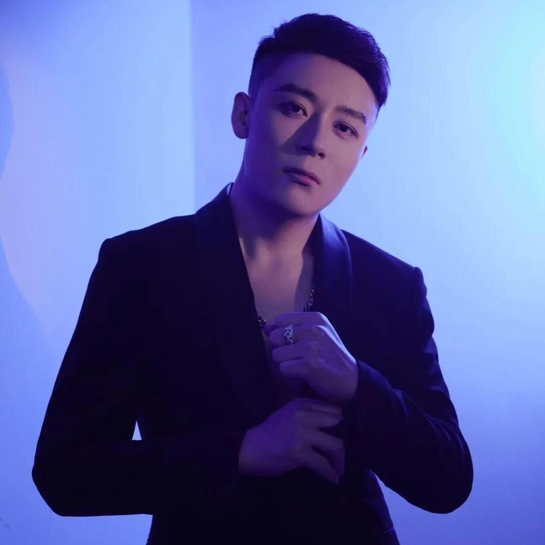 户外发的小跟班