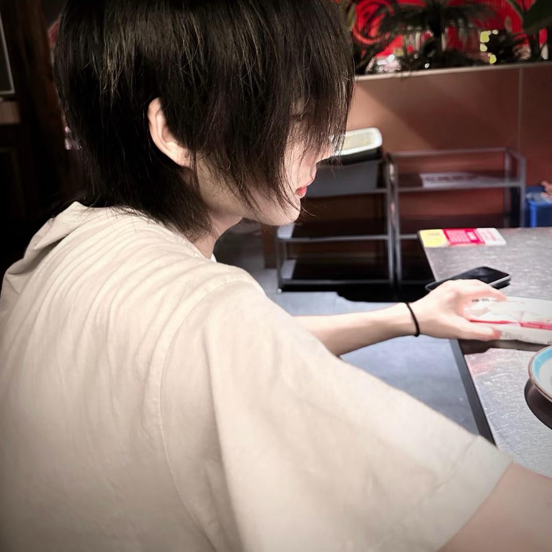 v