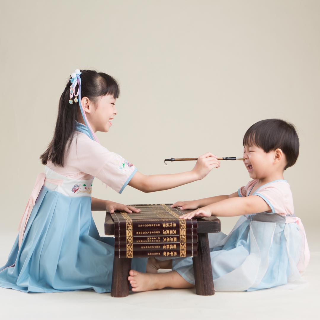 织绣银梅
