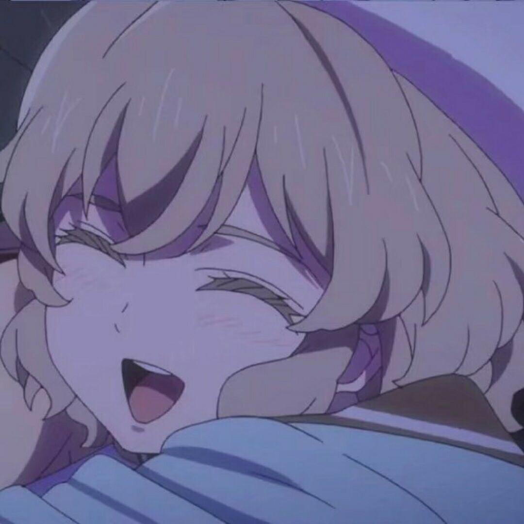 何姿.