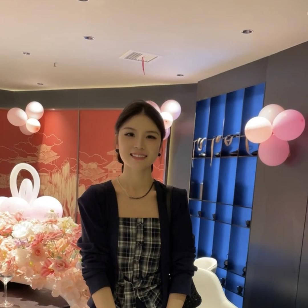 芦淞区炫色女装