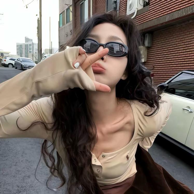 我趴在云边上☁️