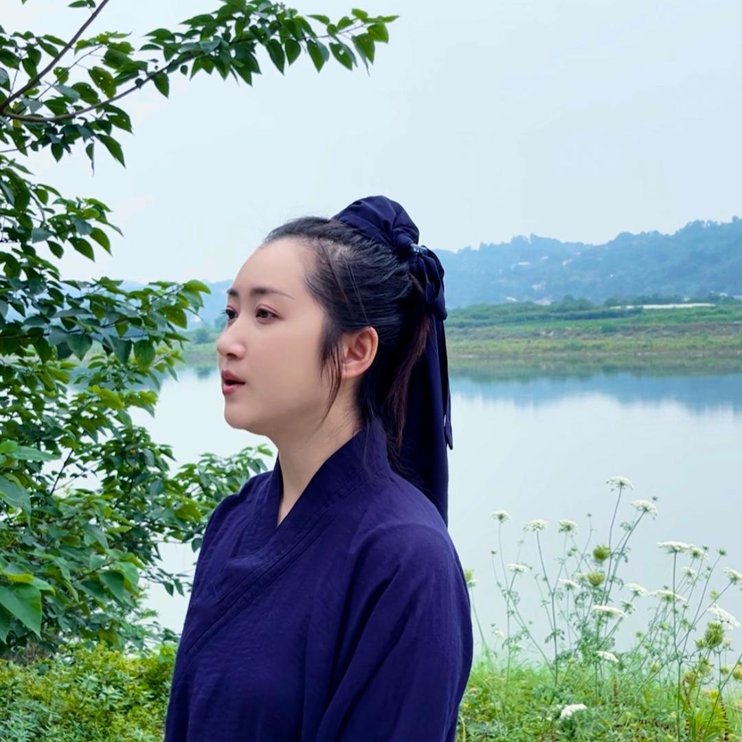罗辰唱韵