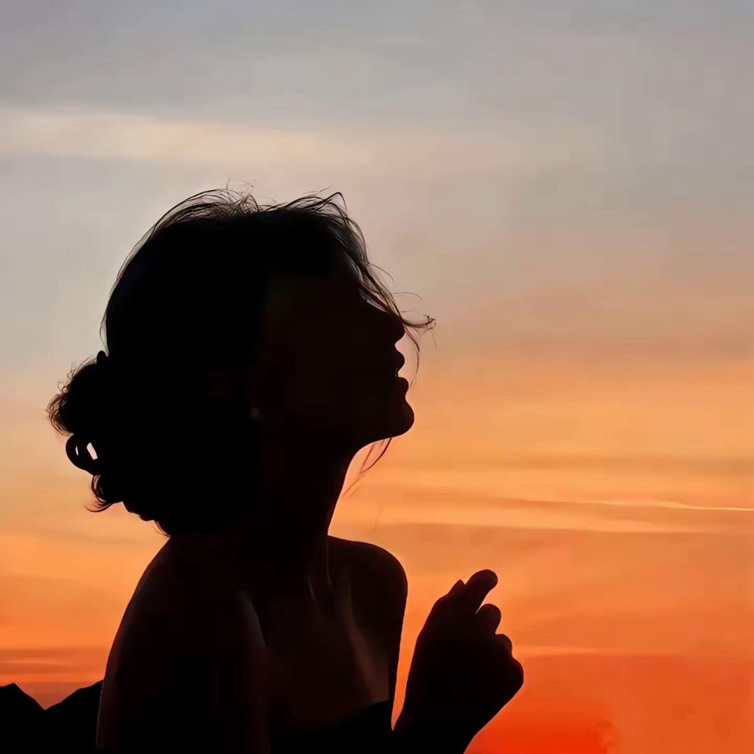 琴琴爱穿搭