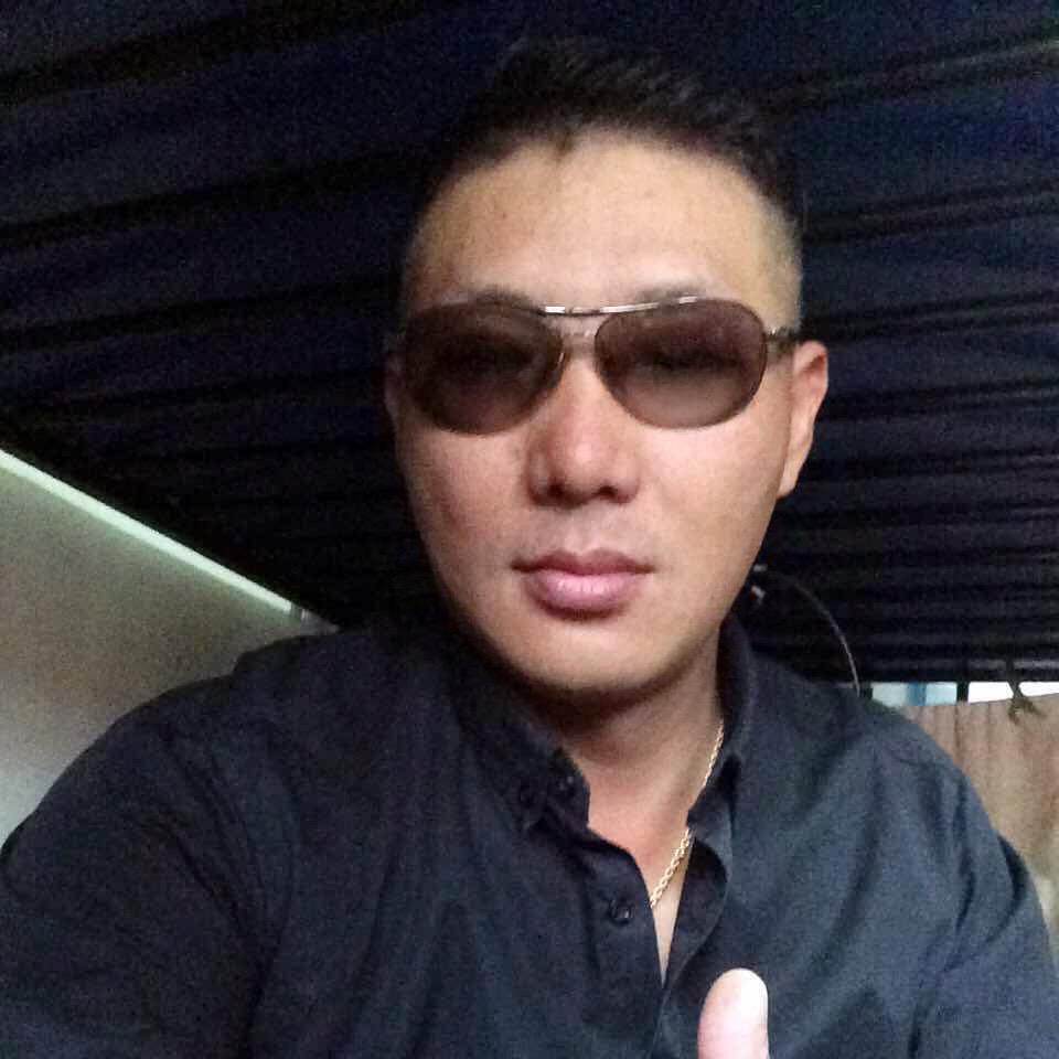 小眼睛大叔