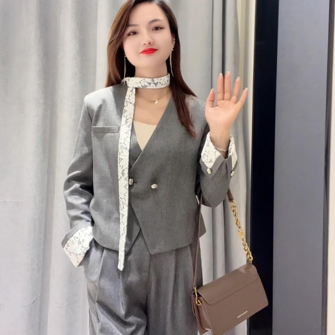 HUI&CO搭配师丽红