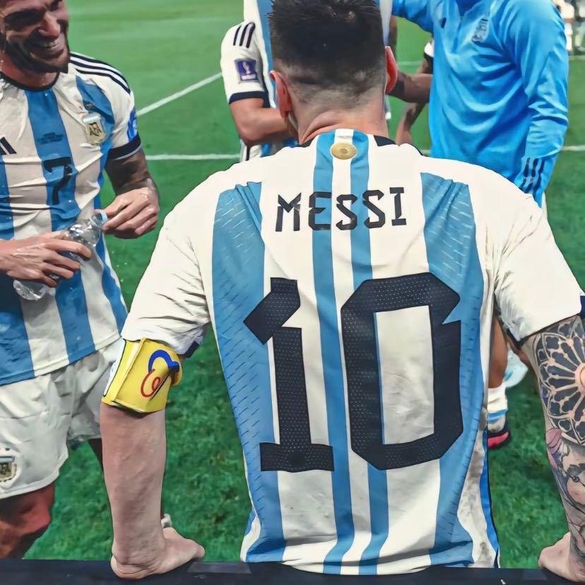 左右·Messi🇦🇷