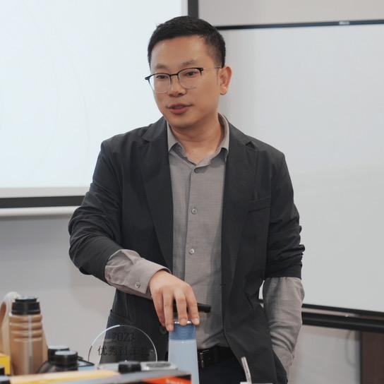 艾德李厚成