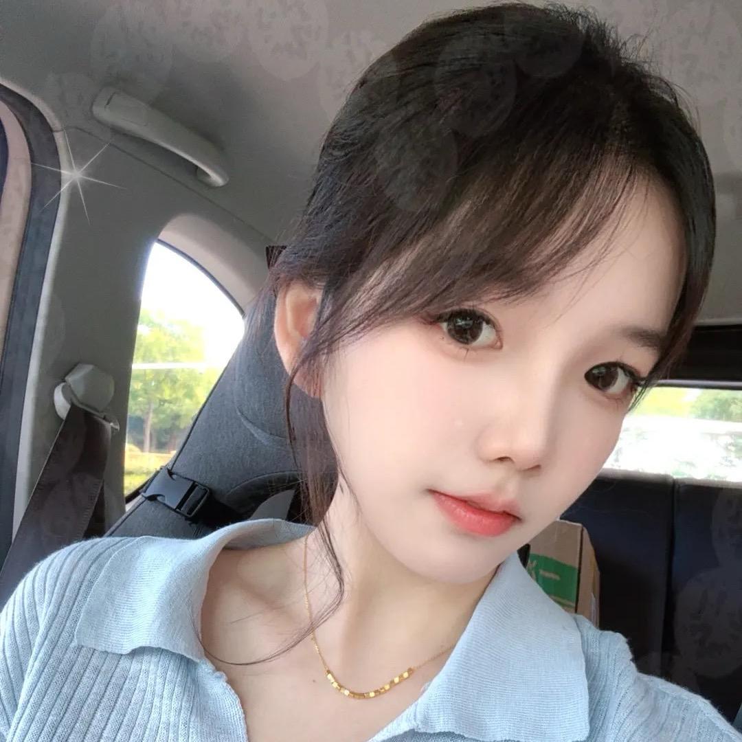 依笑青山黛